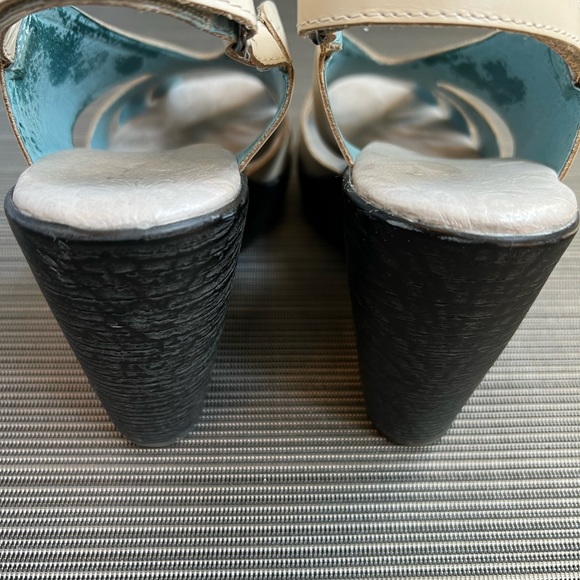 *gently used* Jambu wedge sandals (size 7.5) - Picture 7 of 12